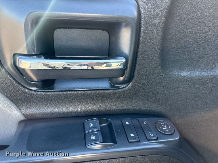 image for item EG8946 2022 Chevrolet Silverado 5500HD flatbed truck