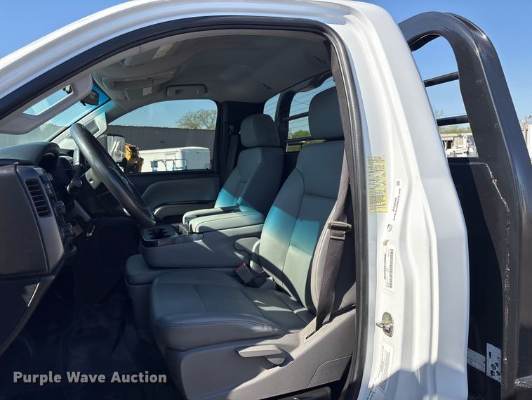 image for item EG8946 2022 Chevrolet Silverado 5500HD flatbed truck