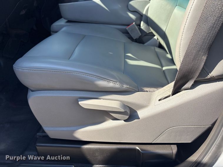 image for item EG8946 2022 Chevrolet Silverado 5500HD flatbed truck