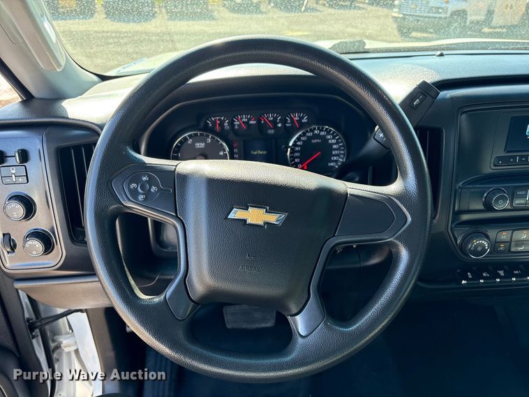 image for item EG8946 2022 Chevrolet Silverado 5500HD flatbed truck