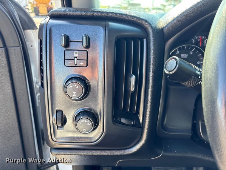 image for item EG8946 2022 Chevrolet Silverado 5500HD flatbed truck