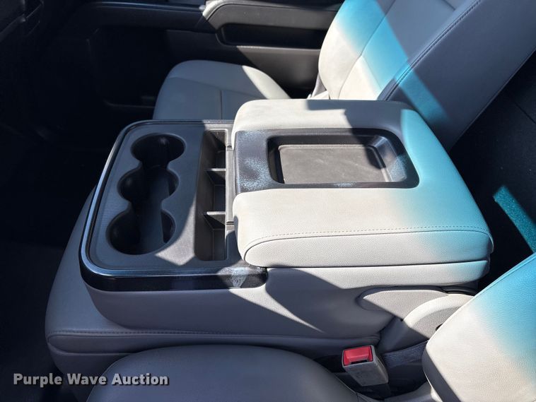 image for item EG8946 2022 Chevrolet Silverado 5500HD flatbed truck