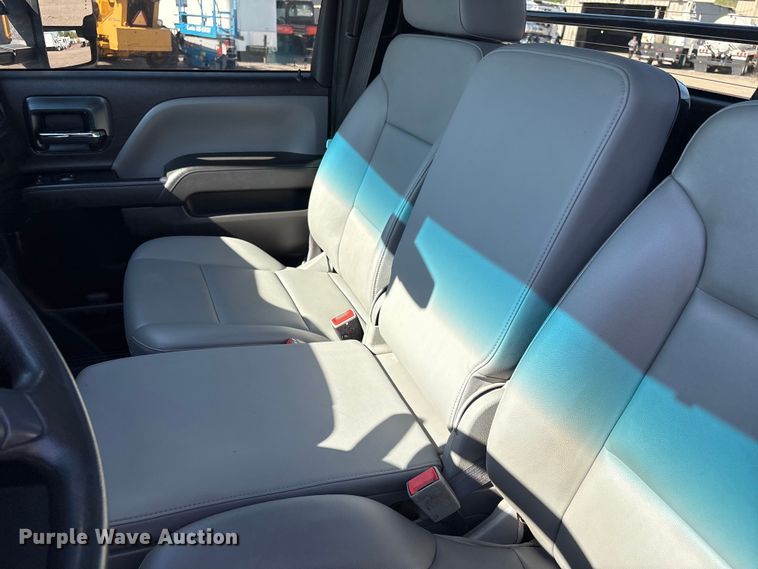 image for item EG8946 2022 Chevrolet Silverado 5500HD flatbed truck