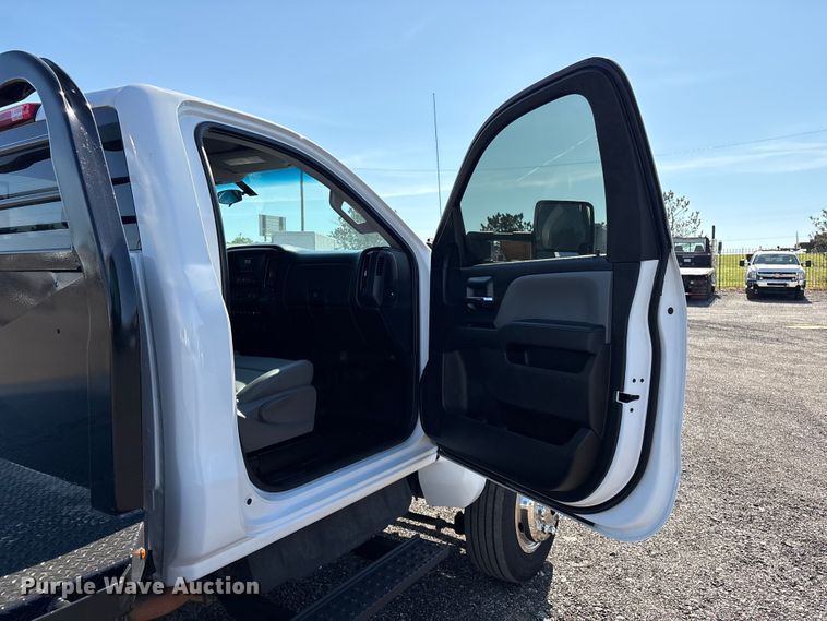 image for item EG8946 2022 Chevrolet Silverado 5500HD flatbed truck