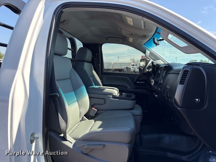 image for item EG8946 2022 Chevrolet Silverado 5500HD flatbed truck