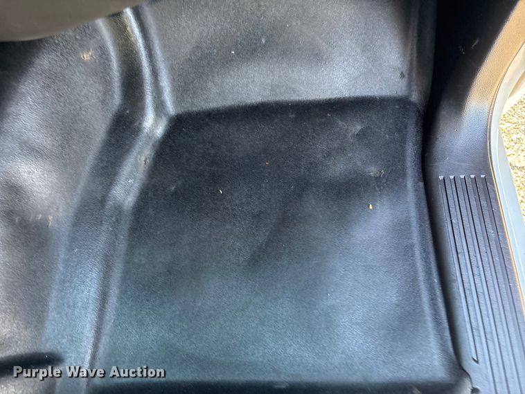 image for item EG8946 2022 Chevrolet Silverado 5500HD flatbed truck