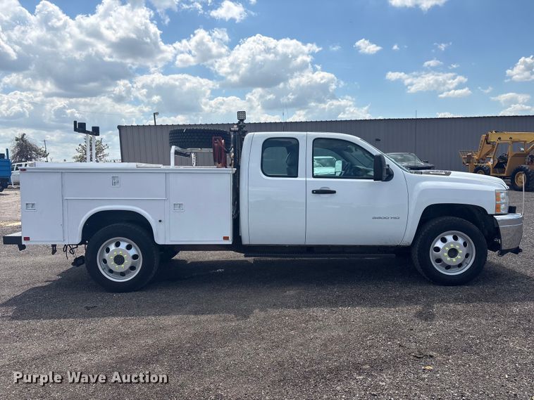 image for item EG8957 2013 Chevrolet Silverado 3500HD Ext. Cab utility bed pickup truck