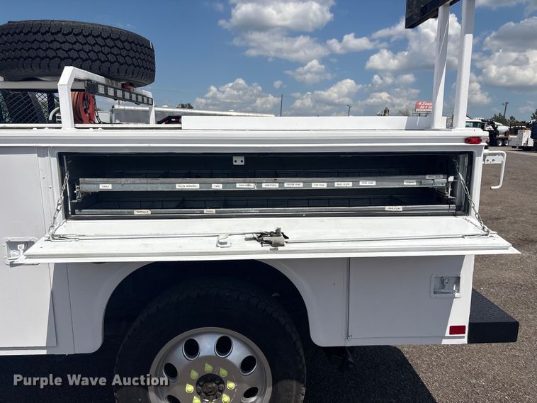 image for item EG8957 2013 Chevrolet Silverado 3500HD Ext. Cab utility bed pickup truck