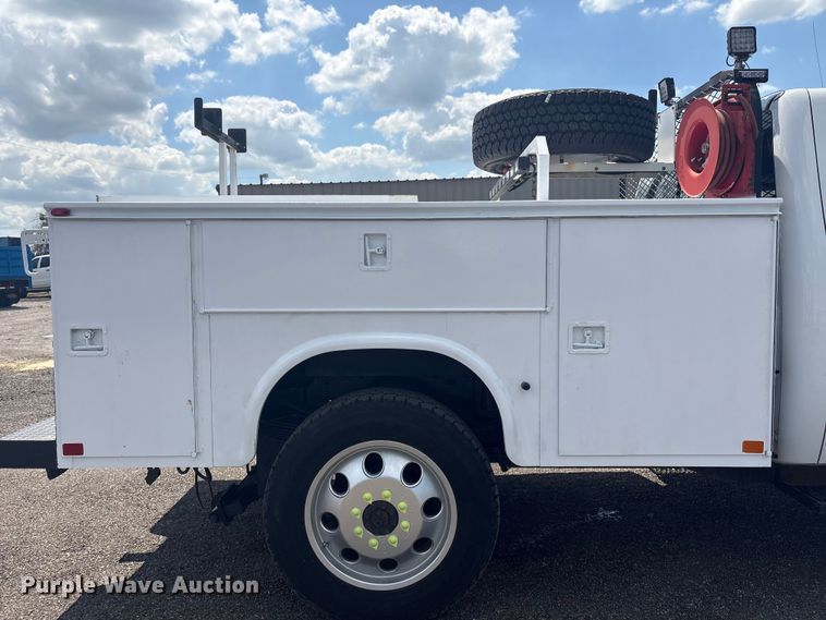 image for item EG8957 2013 Chevrolet Silverado 3500HD Ext. Cab utility bed pickup truck