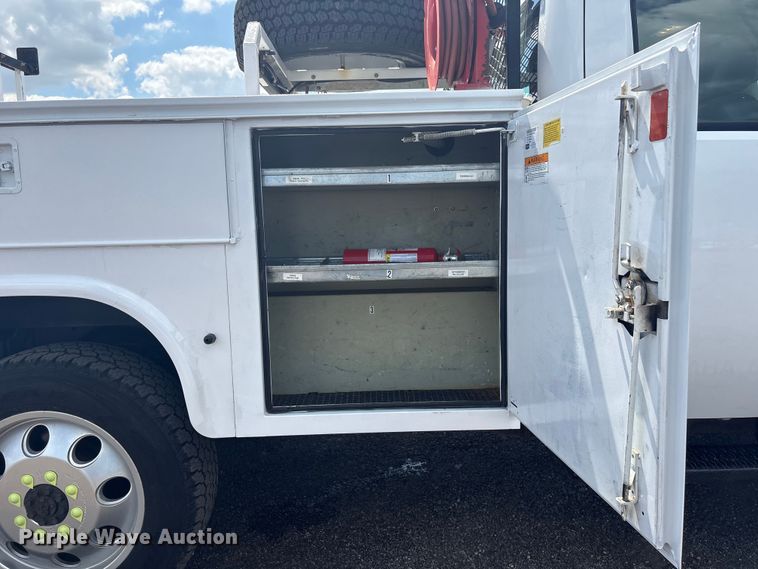 image for item EG8957 2013 Chevrolet Silverado 3500HD Ext. Cab utility bed pickup truck