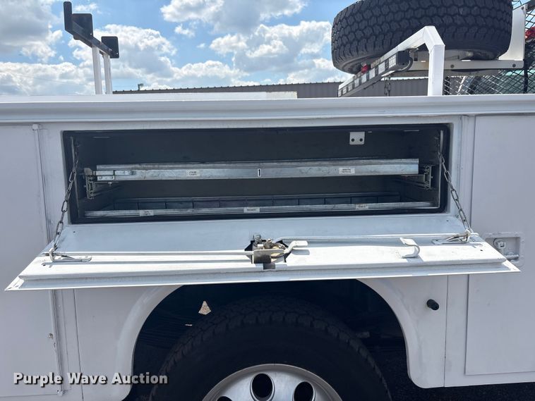 image for item EG8957 2013 Chevrolet Silverado 3500HD Ext. Cab utility bed pickup truck