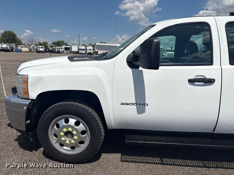 image for item EG8957 2013 Chevrolet Silverado 3500HD Ext. Cab utility bed pickup truck
