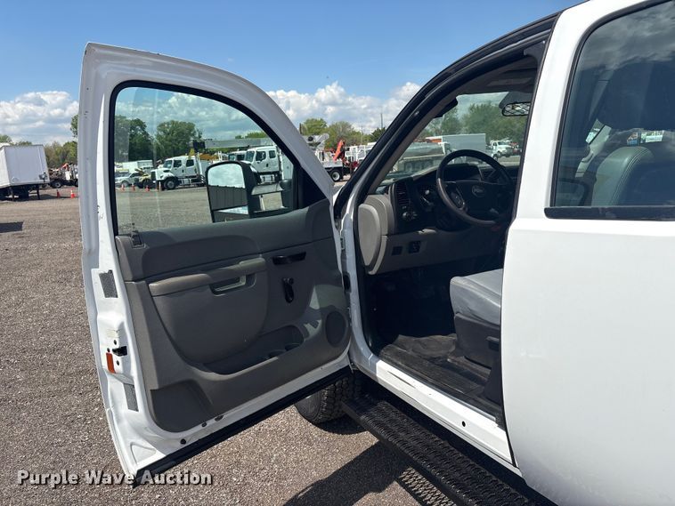 image for item EG8957 2013 Chevrolet Silverado 3500HD Ext. Cab utility bed pickup truck