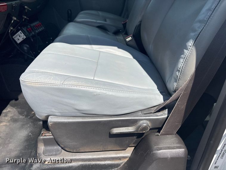 image for item EG8957 2013 Chevrolet Silverado 3500HD Ext. Cab utility bed pickup truck