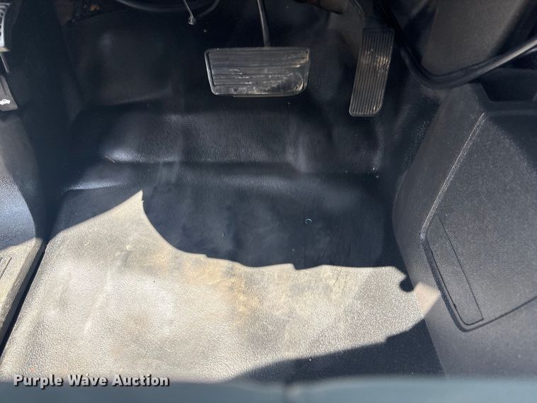 image for item EG8957 2013 Chevrolet Silverado 3500HD Ext. Cab utility bed pickup truck