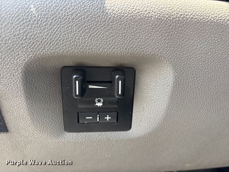 image for item EG8957 2013 Chevrolet Silverado 3500HD Ext. Cab utility bed pickup truck