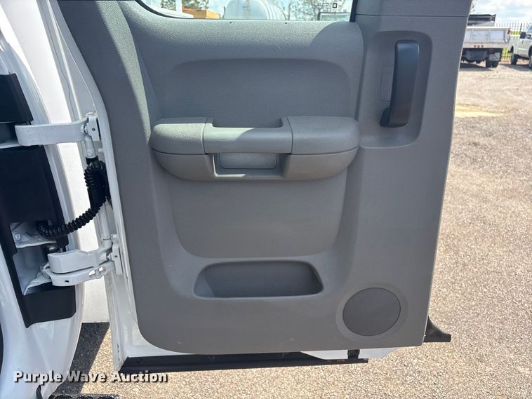 image for item EG8957 2013 Chevrolet Silverado 3500HD Ext. Cab utility bed pickup truck