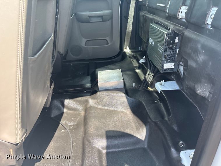 image for item EG8957 2013 Chevrolet Silverado 3500HD Ext. Cab utility bed pickup truck