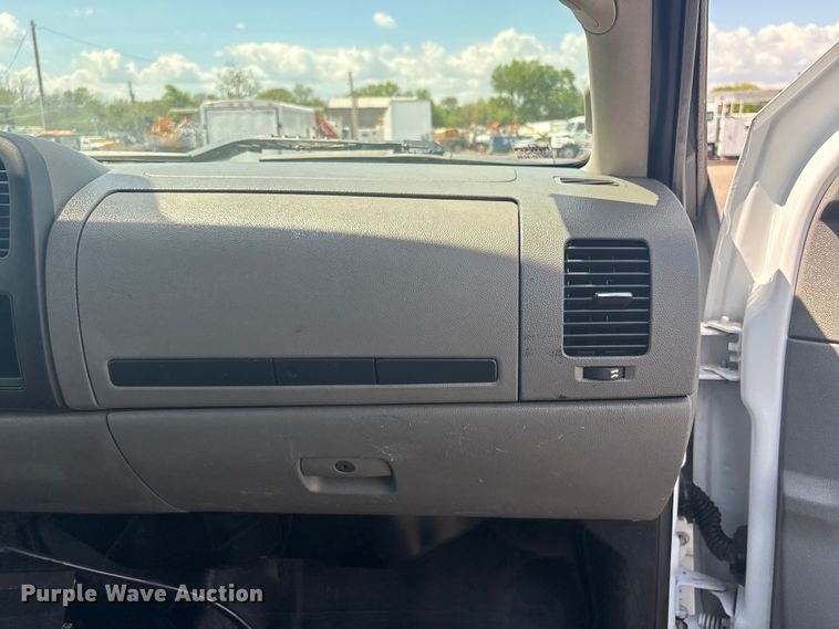 image for item EG8957 2013 Chevrolet Silverado 3500HD Ext. Cab utility bed pickup truck