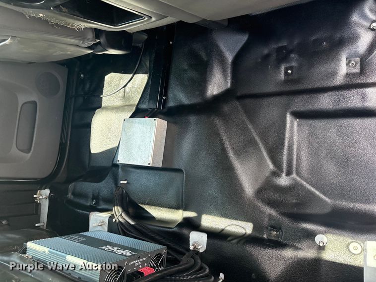image for item EG8957 2013 Chevrolet Silverado 3500HD Ext. Cab utility bed pickup truck