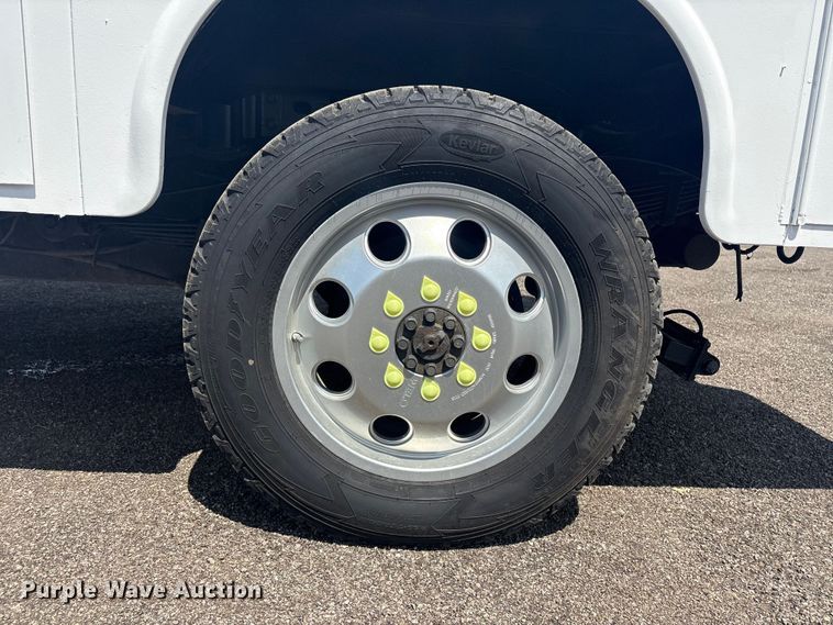 image for item EG8957 2013 Chevrolet Silverado 3500HD Ext. Cab utility bed pickup truck