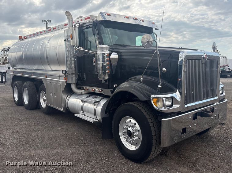 image for item EG8967 2007 International 5900i water truck