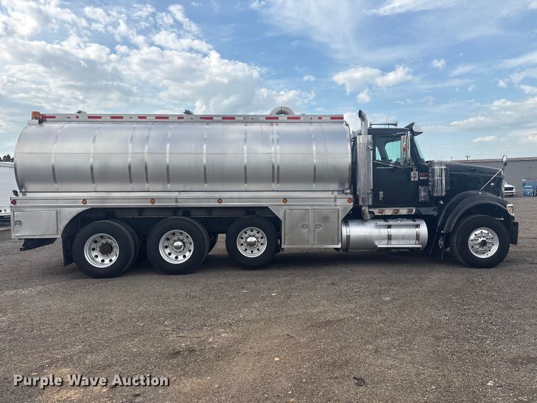 image for item EG8967 2007 International 5900i water truck