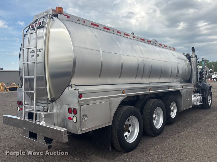 image for item EG8967 2007 International 5900i water truck