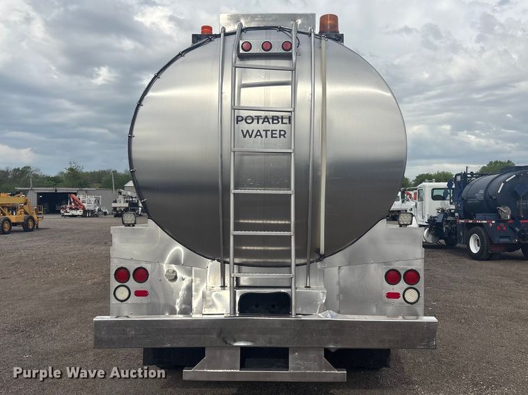 image for item EG8967 2007 International 5900i water truck