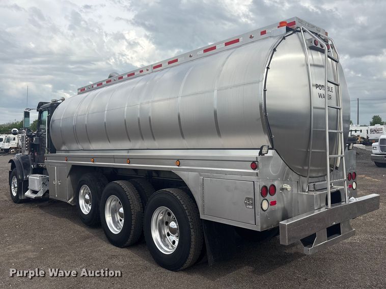 image for item EG8967 2007 International 5900i water truck