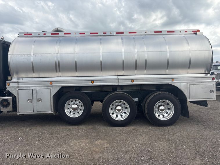 image for item EG8967 2007 International 5900i water truck