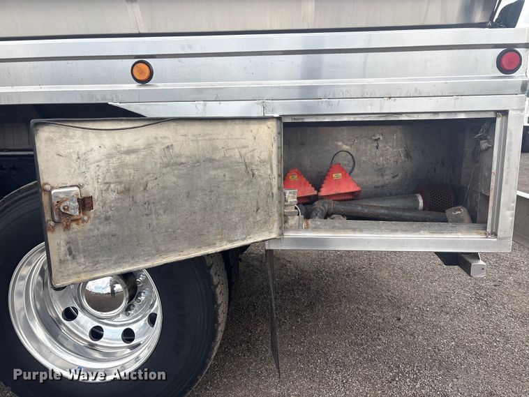 image for item EG8967 2007 International 5900i water truck