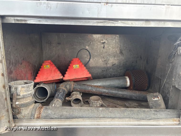 image for item EG8967 2007 International 5900i water truck