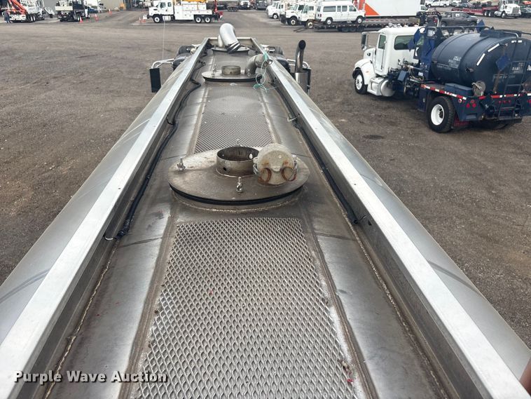 image for item EG8967 2007 International 5900i water truck