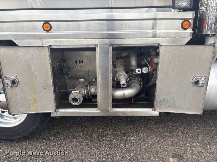 image for item EG8967 2007 International 5900i water truck