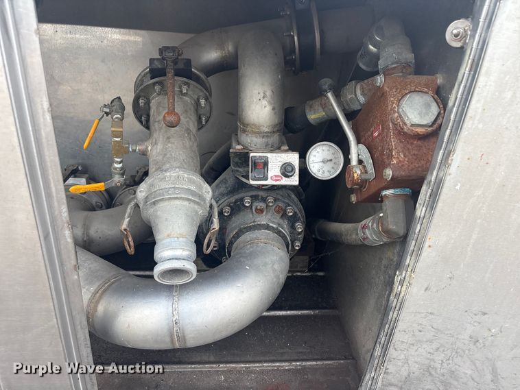 image for item EG8967 2007 International 5900i water truck