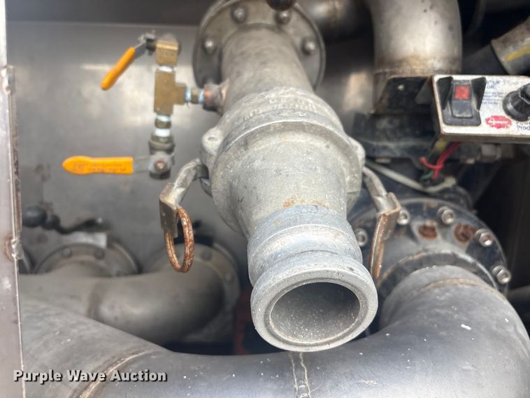 image for item EG8967 2007 International 5900i water truck