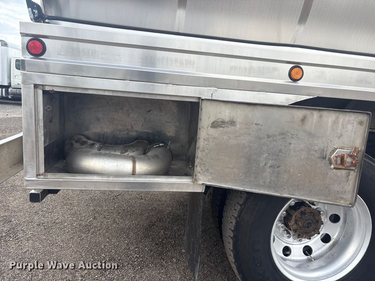 image for item EG8967 2007 International 5900i water truck