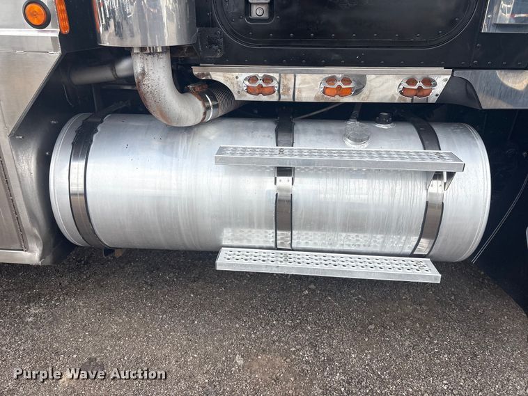 image for item EG8967 2007 International 5900i water truck