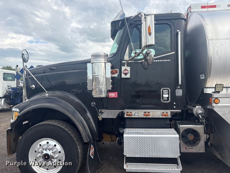 image for item EG8967 2007 International 5900i water truck