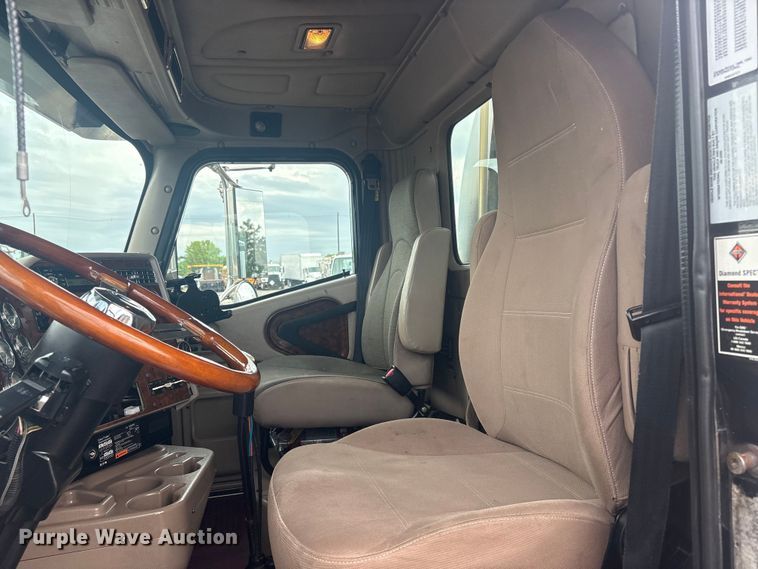 image for item EG8967 2007 International 5900i water truck