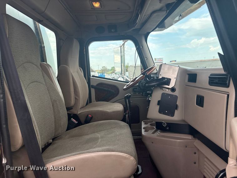 image for item EG8967 2007 International 5900i water truck