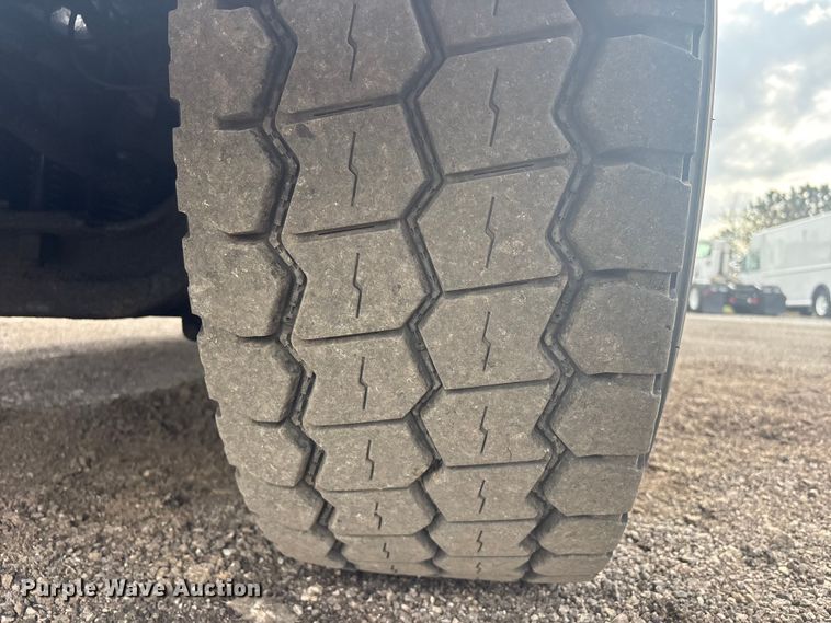 image for item EG8967 2007 International 5900i water truck