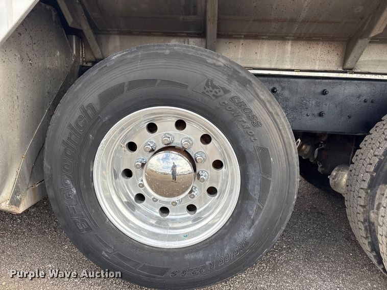 image for item EG8967 2007 International 5900i water truck