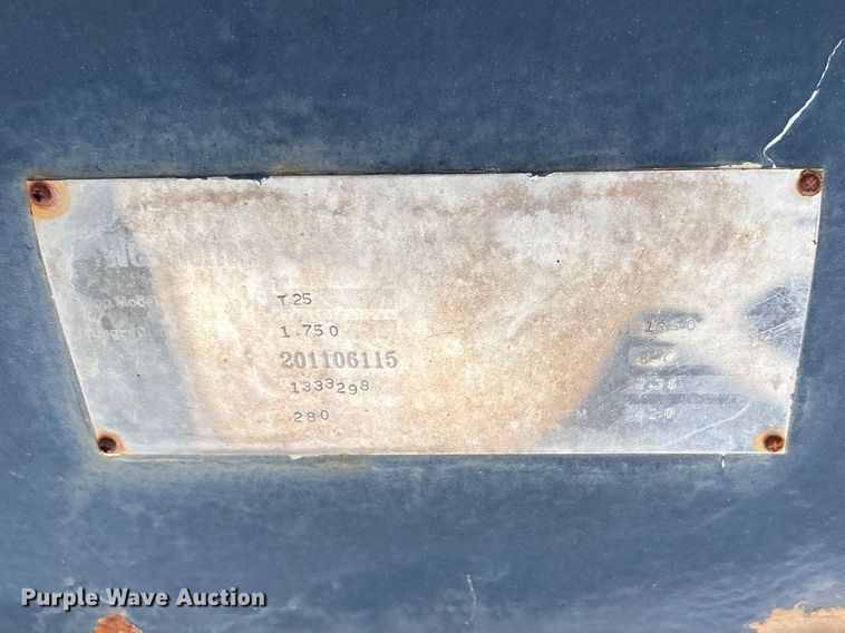 image for item EG8970 2013 Peterbilt 337 oilfield acidizing pump truck  