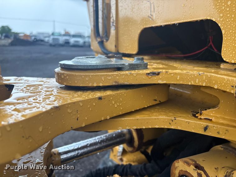 image for item EG8972 2017 Vermeer RTX750 vibratory cable plow