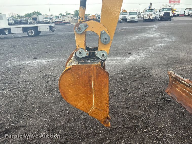 image for item EG8972 2017 Vermeer RTX750 vibratory cable plow