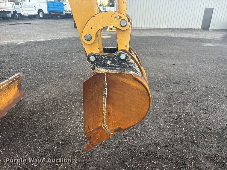 image for item EG8972 2017 Vermeer RTX750 vibratory cable plow