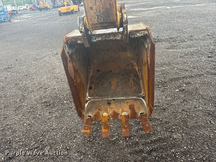 image for item EG8972 2017 Vermeer RTX750 vibratory cable plow