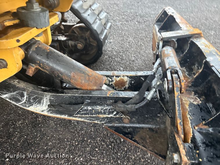 image for item EG8972 2017 Vermeer RTX750 vibratory cable plow